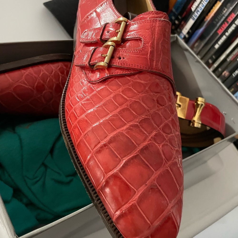 Red Crocodile Pattern Men's Loafers - Picture 2 of 3
